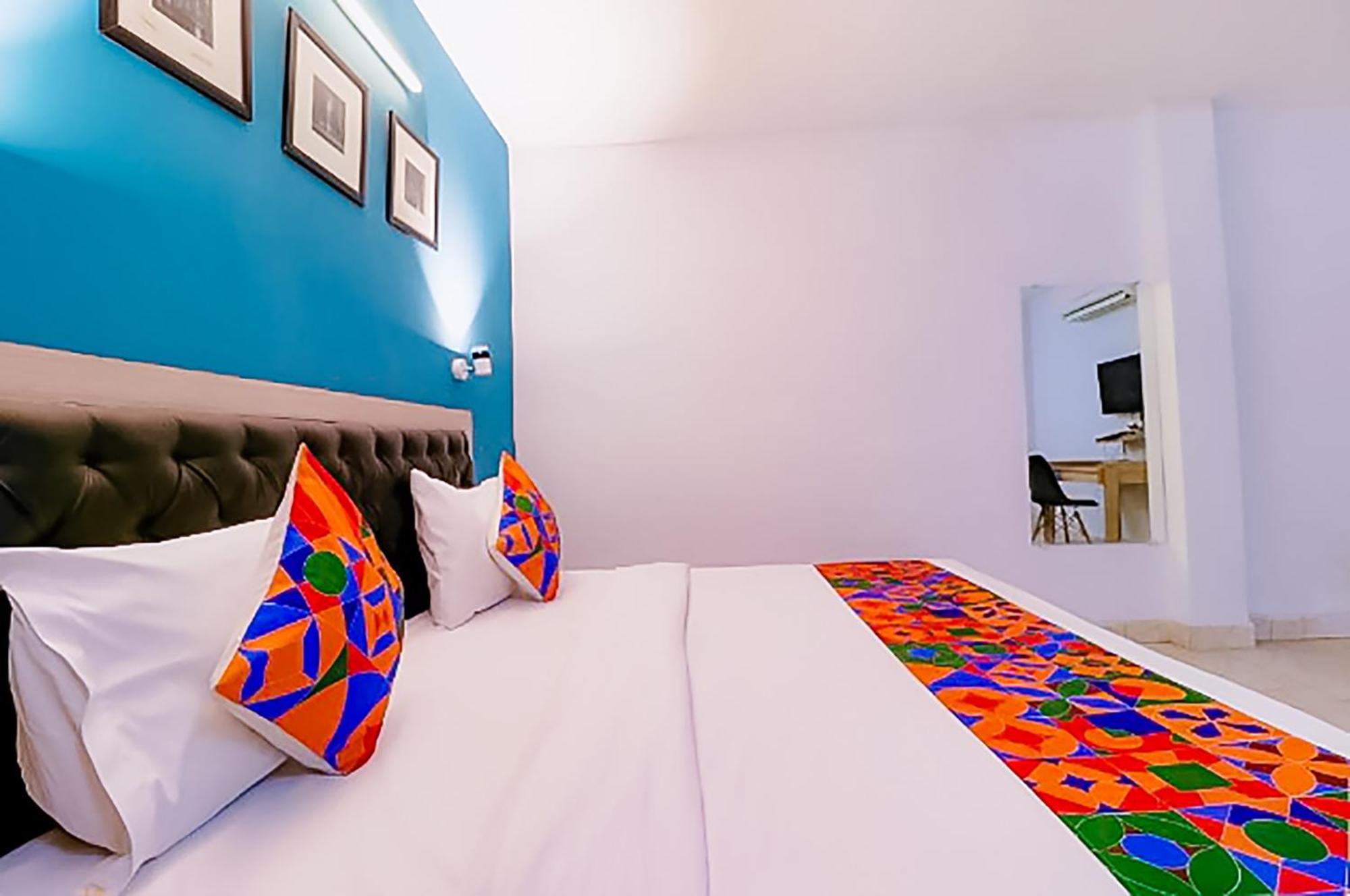 Roomshala 173 Royal Vinod Nagar Hotel 3*