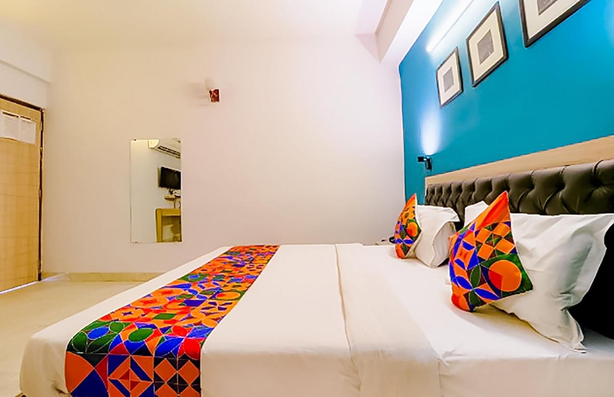 Roomshala 173 Royal Vinod Nagar 3* New Delhi