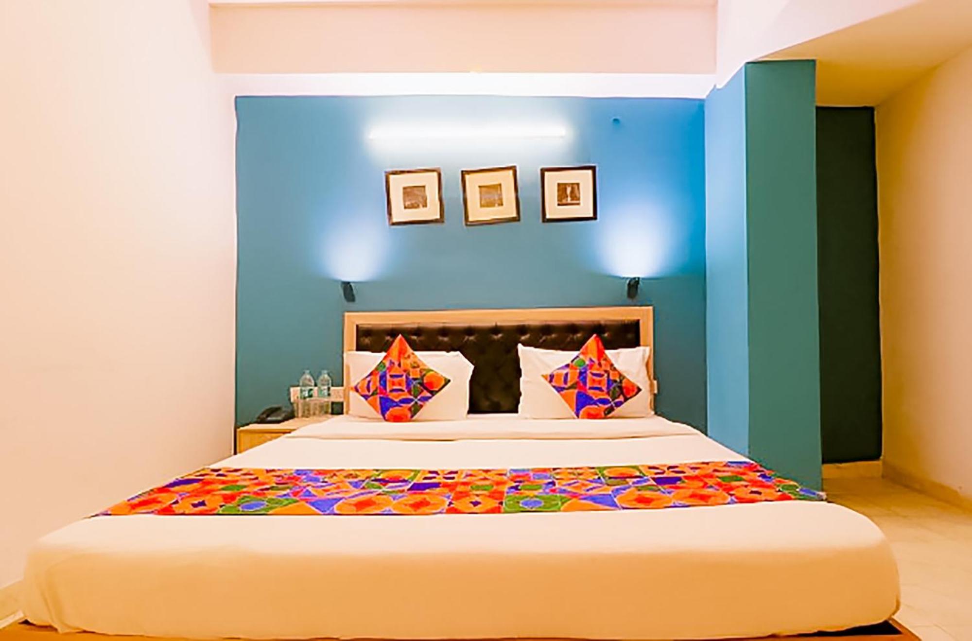 Hotel Roomshala 173 Royal Vinod Nagar 3*