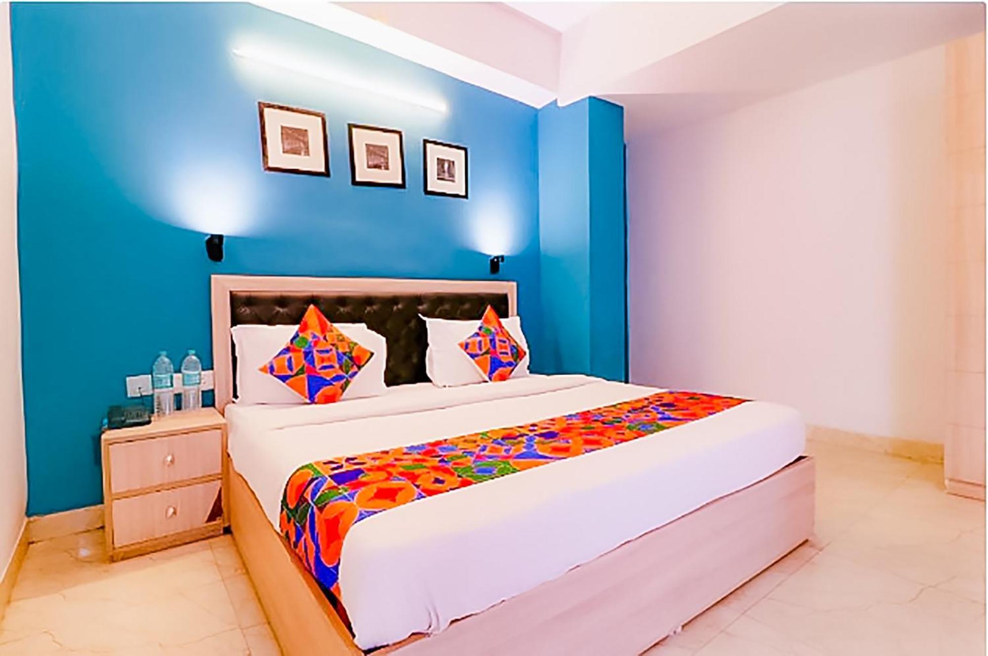Roomshala 173 Royal Vinod Nagar 3* New Delhi