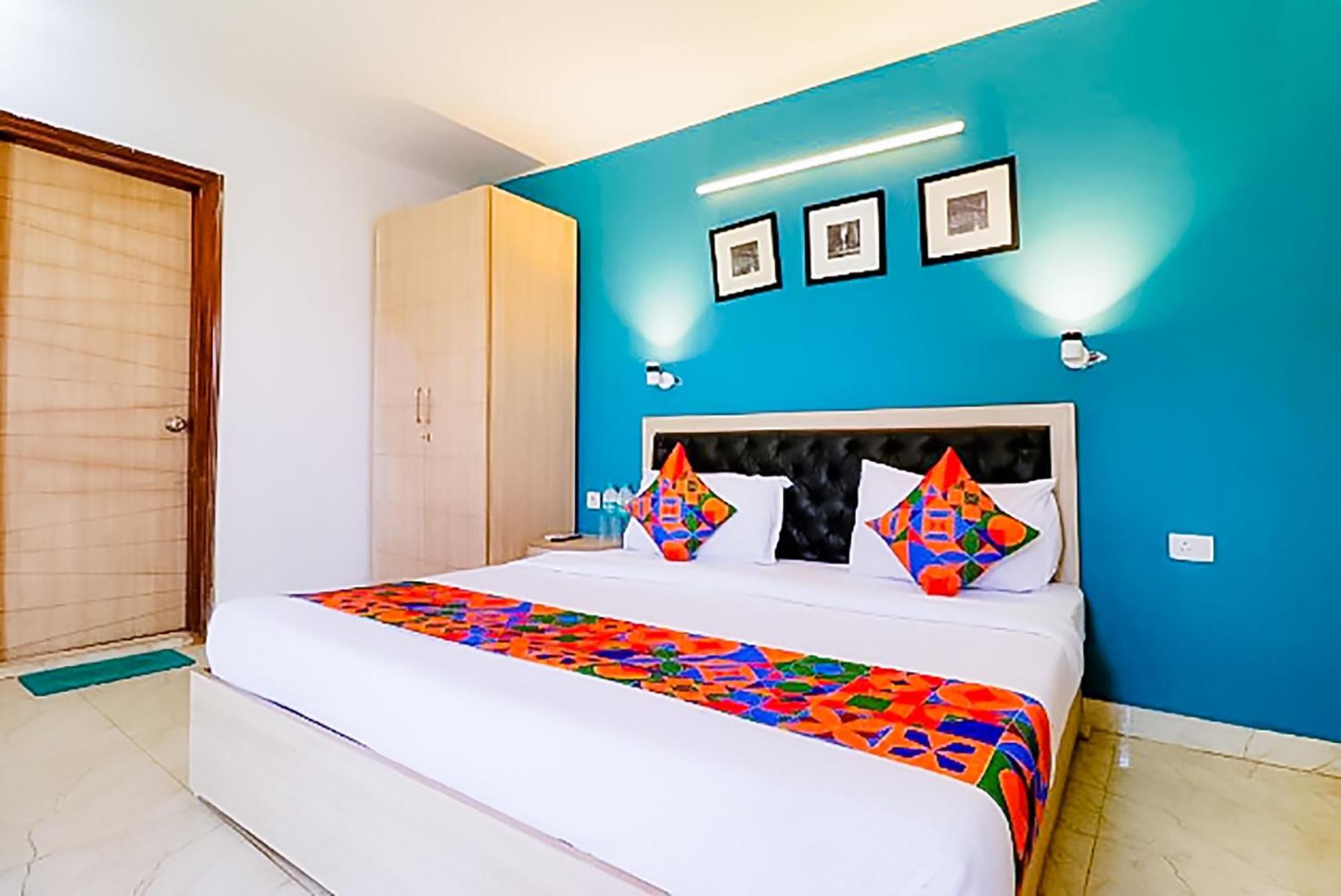 Roomshala 173 Royal Vinod Nagar 3* New Delhi