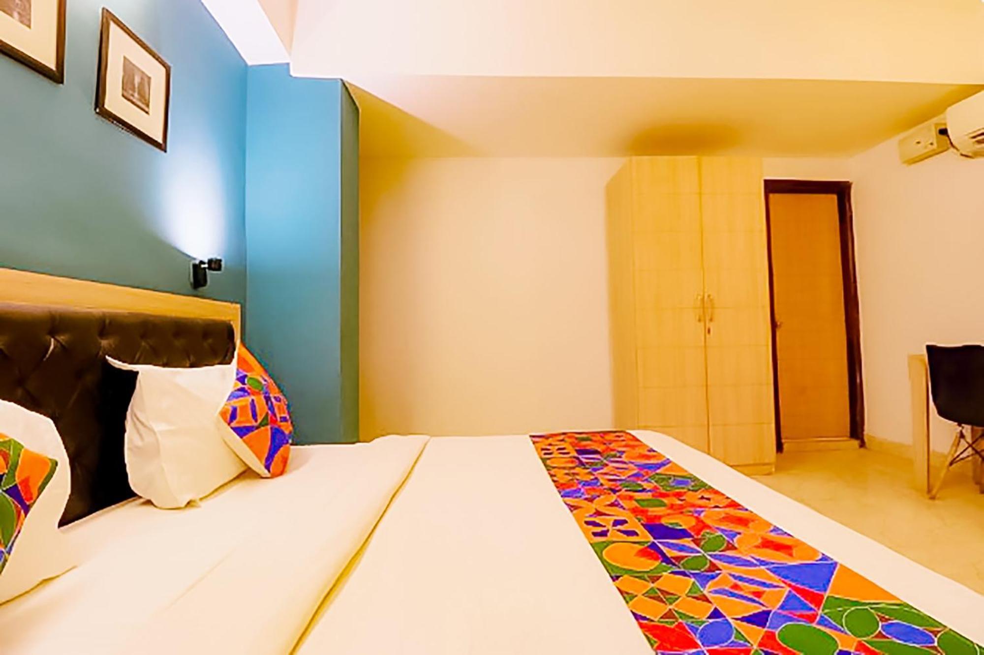 Hotel Roomshala 173 Royal Vinod Nagar 3*