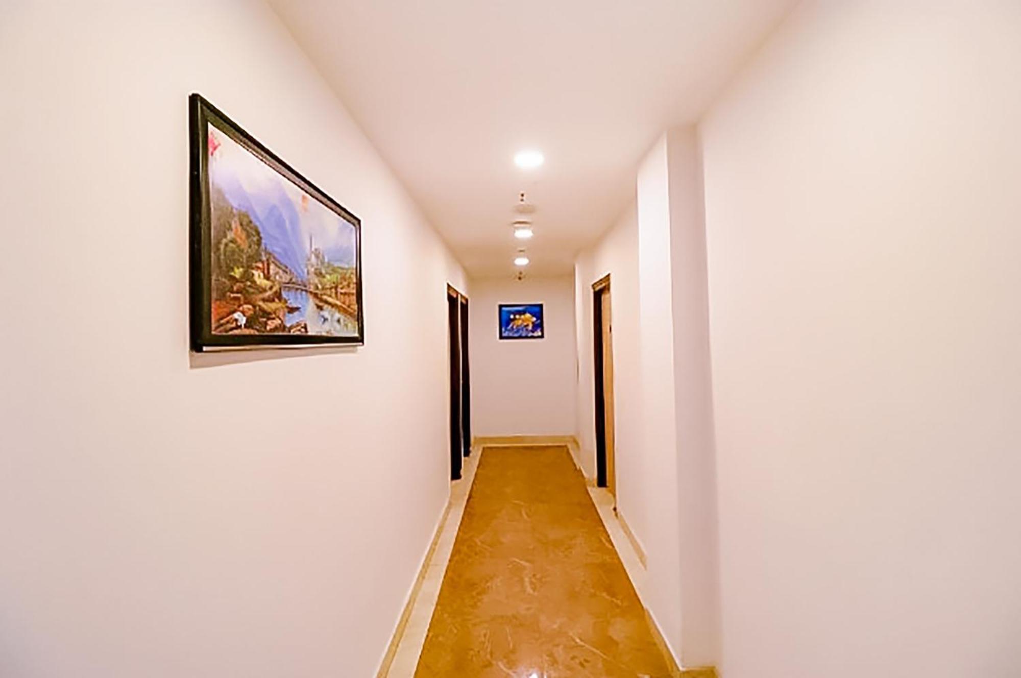 Hotel Roomshala 173 Royal Vinod Nagar 3*