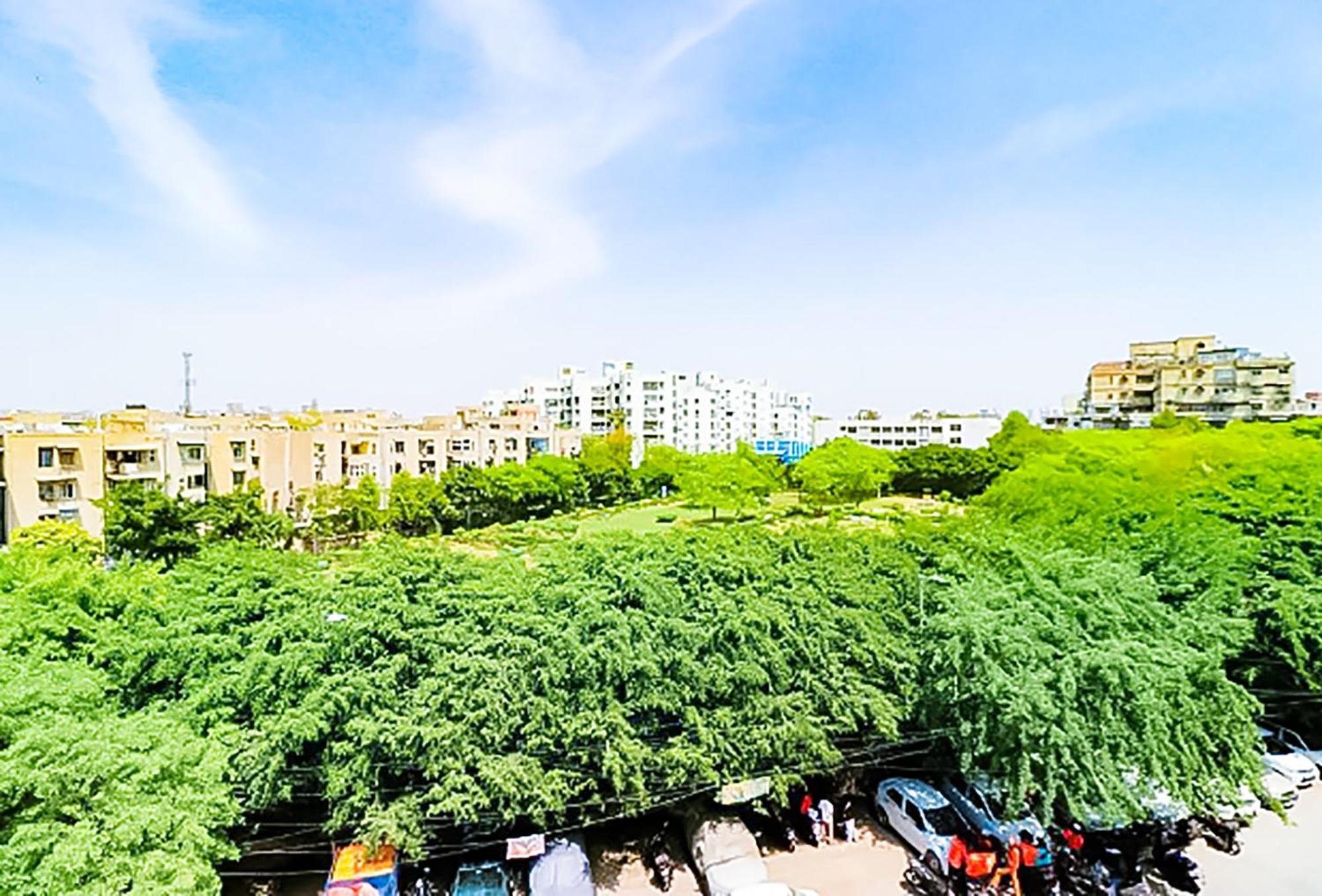 Hotel Roomshala 173 Royal Vinod Nagar