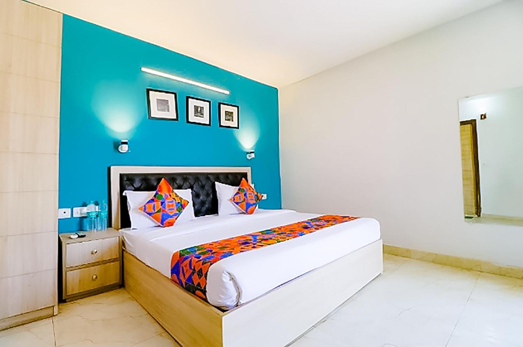 Hotel Roomshala 173 Royal Vinod Nagar New Delhi